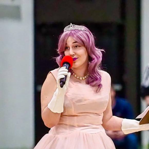 Meet your Posher, Kelsey - Picture 1 of 1